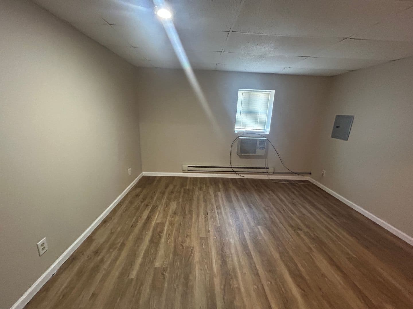 Yorktown Apartment: 9845 W. Smith St.