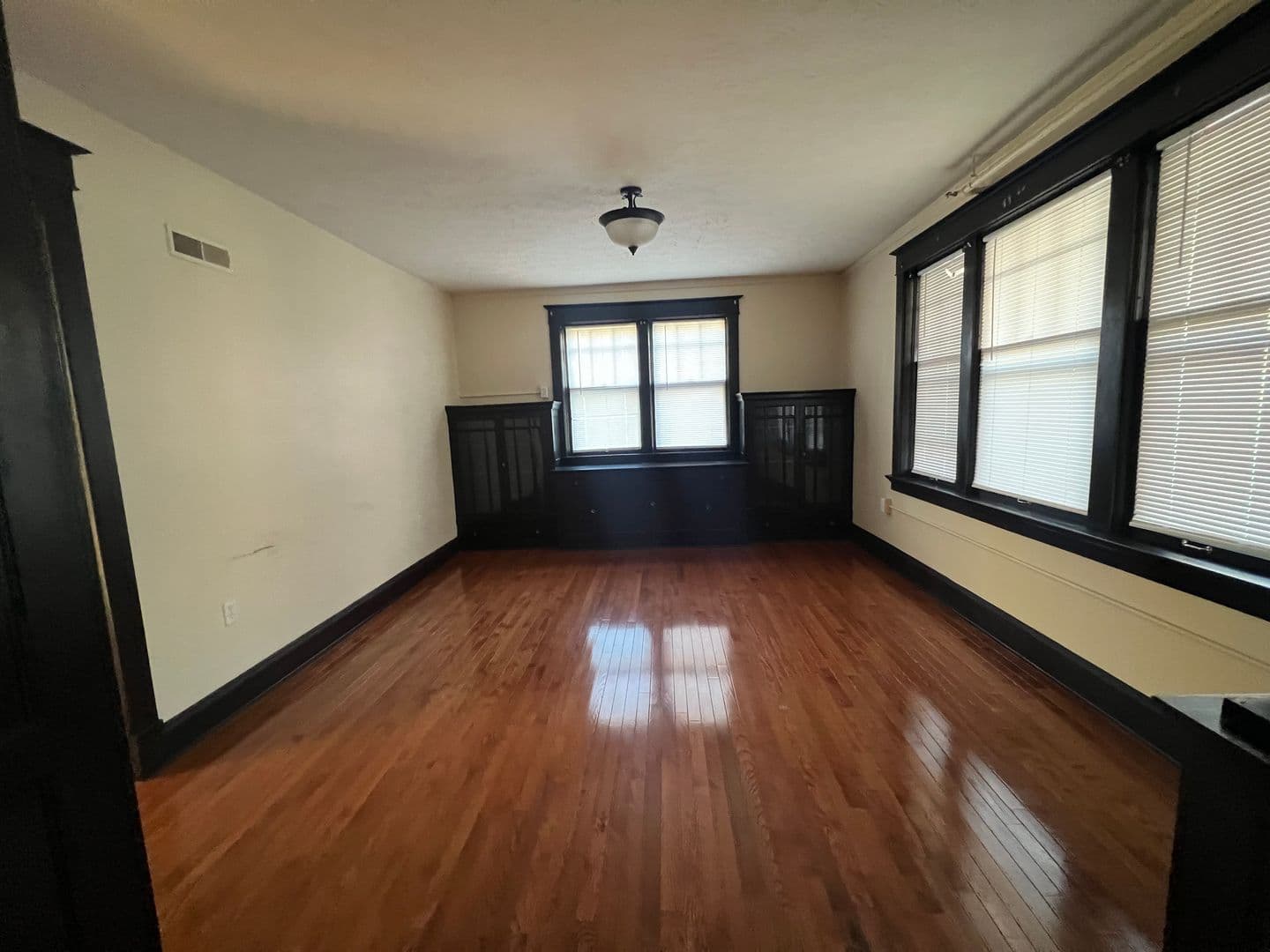 Muncie Apartment: 325 West Charles Street