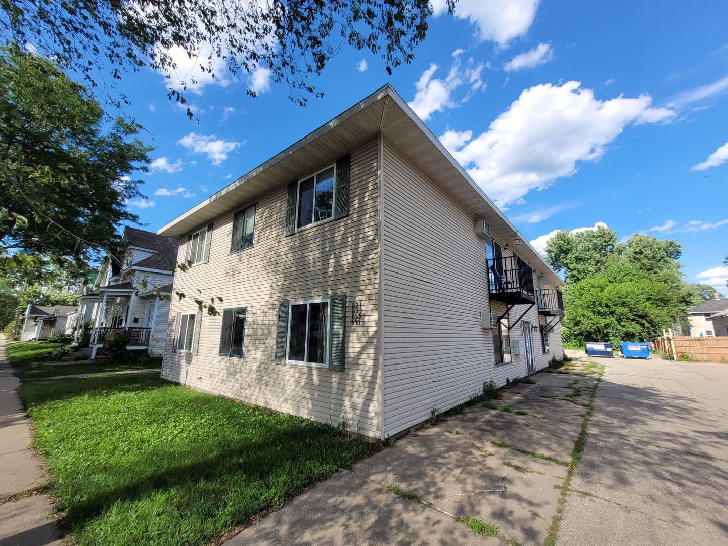 La Crosse Apartment: 821 5th Ave So.