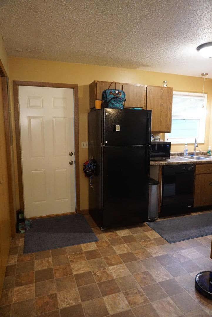 La Crosse Apartment: 1923 Fanell Drive