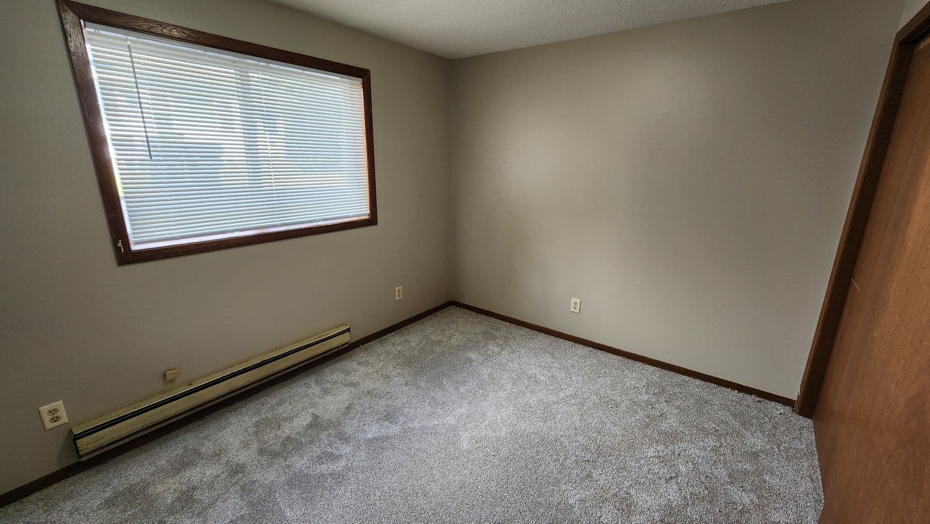 La Crosse Apartment: 1418 10th Street South