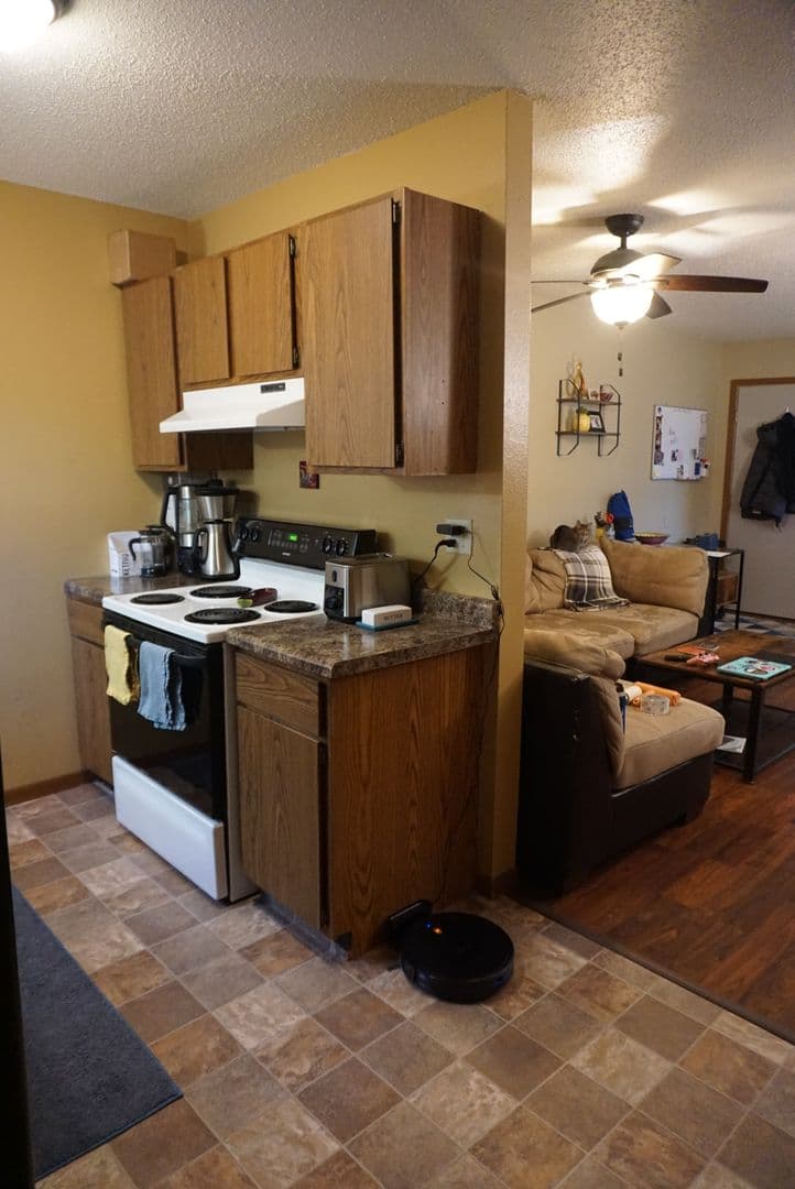 La Crosse Apartment: 1923 Fanell Drive
