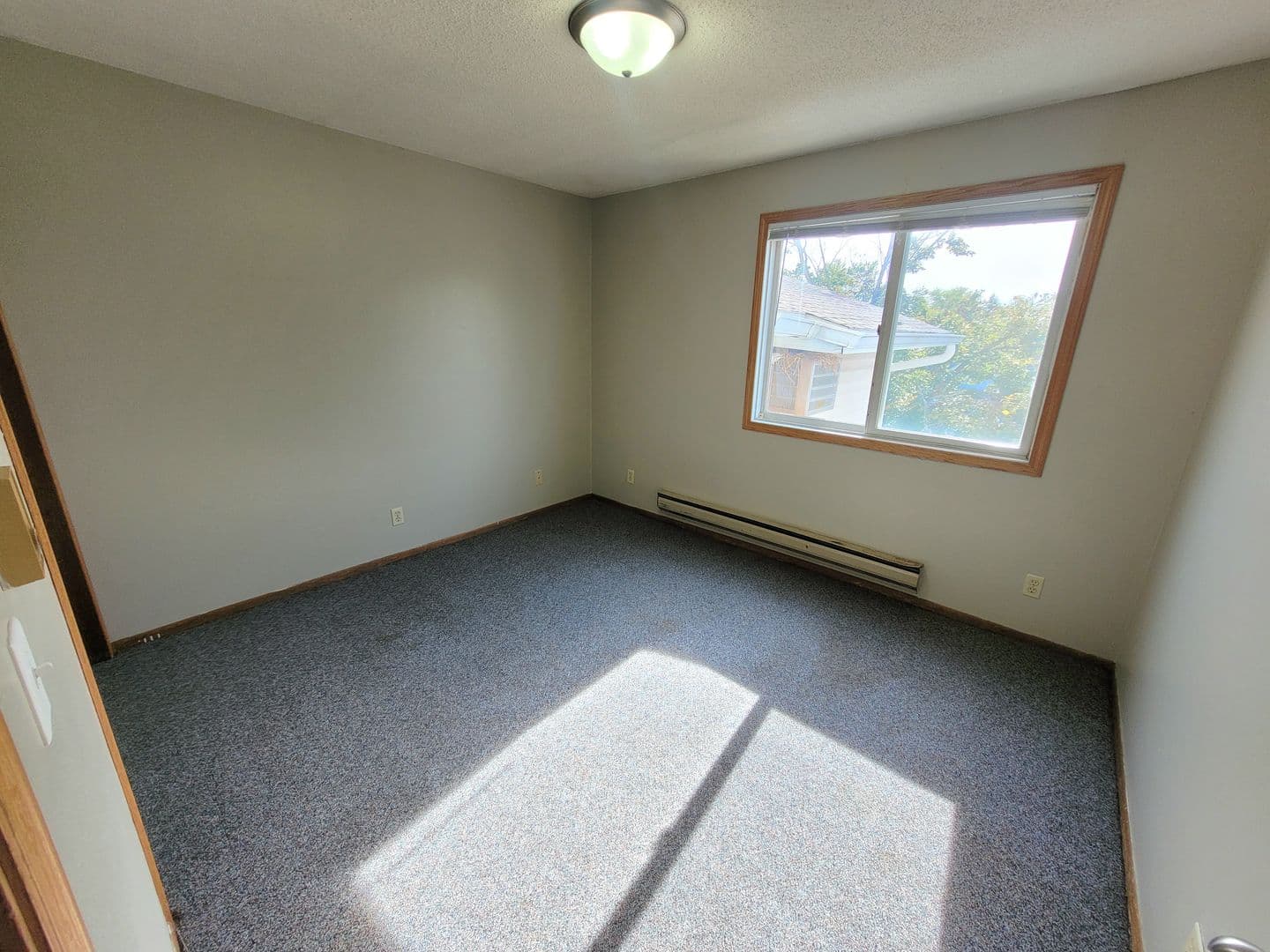 La Crosse Apartment: 1418 10th Street South