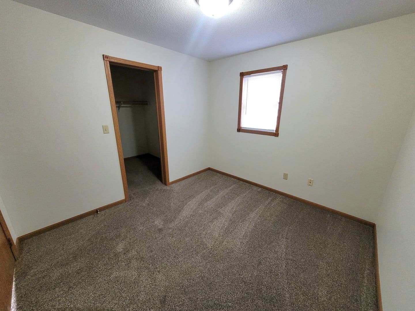 La Crosse Apartment: 1820 Loomis Street