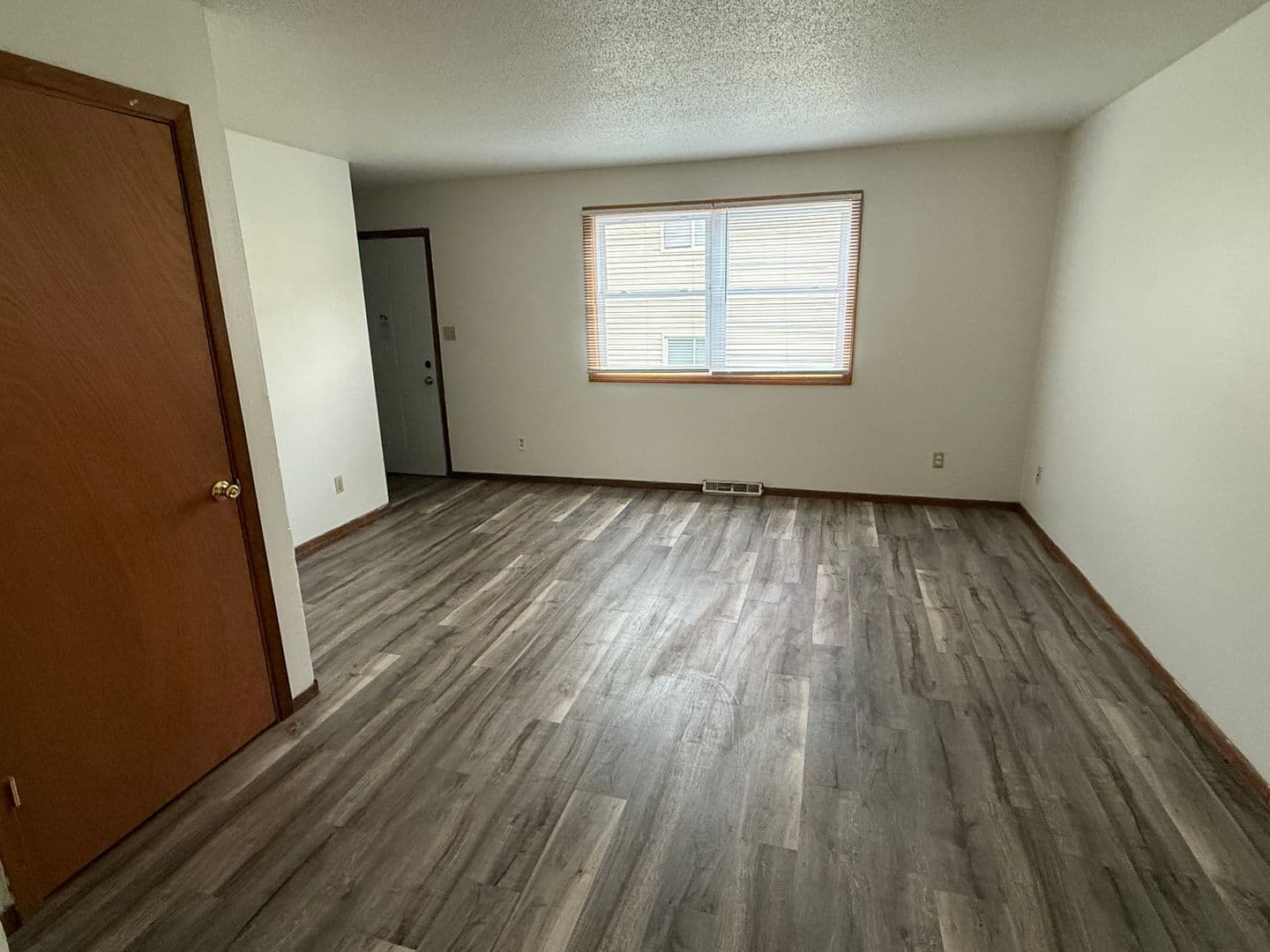 LACROSSE Apartment: 1327 VINE ST