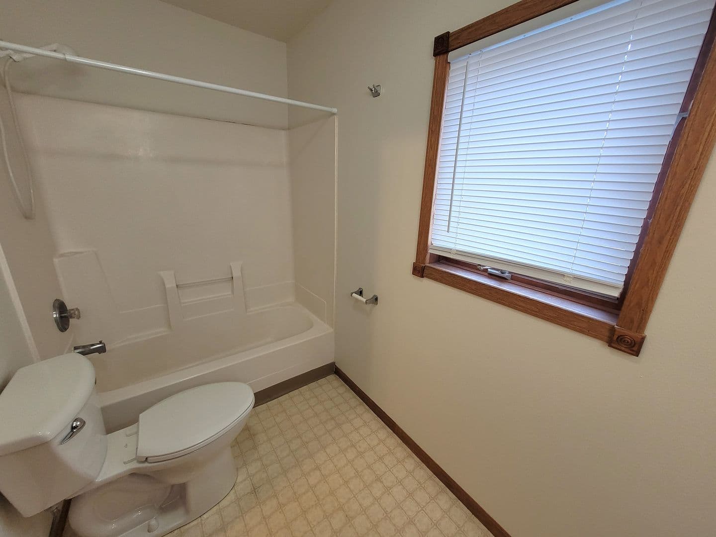 La Crosse Apartment: 1820 Loomis Street