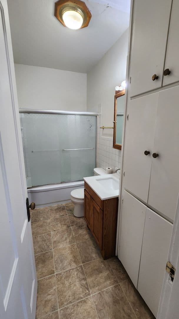 La Crosse Apartment: 1224 Ferry Street