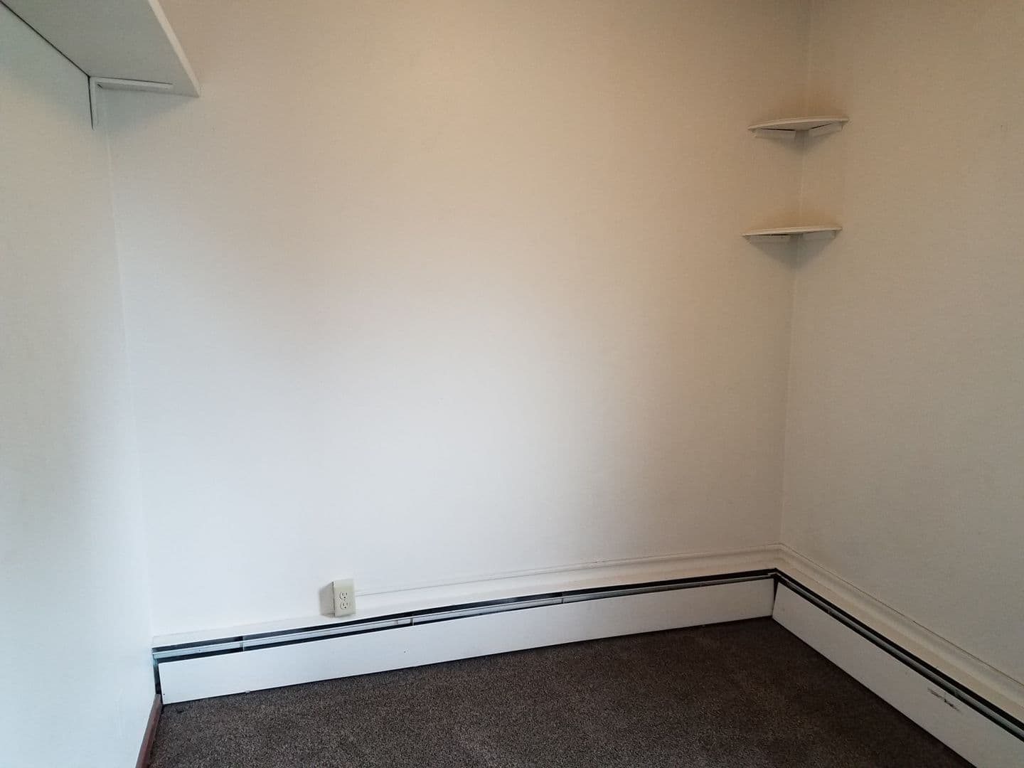 LACROSSE Apartment: 1400 Pine Street