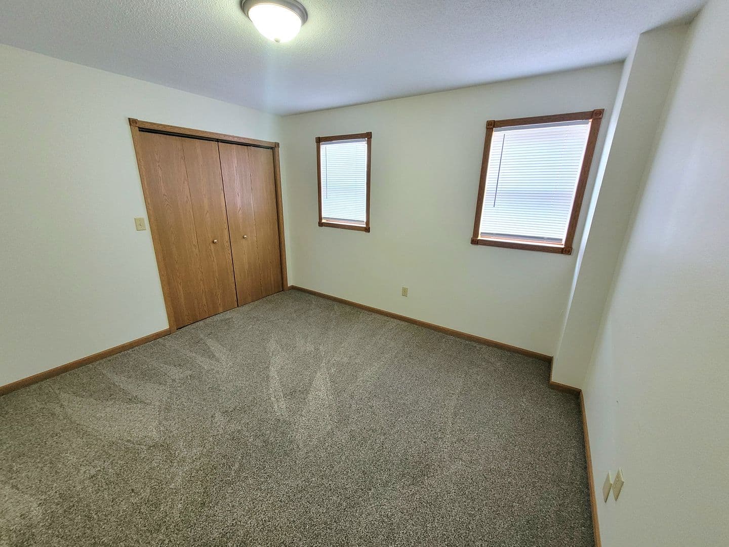 La Crosse Apartment: 1820 Loomis Street