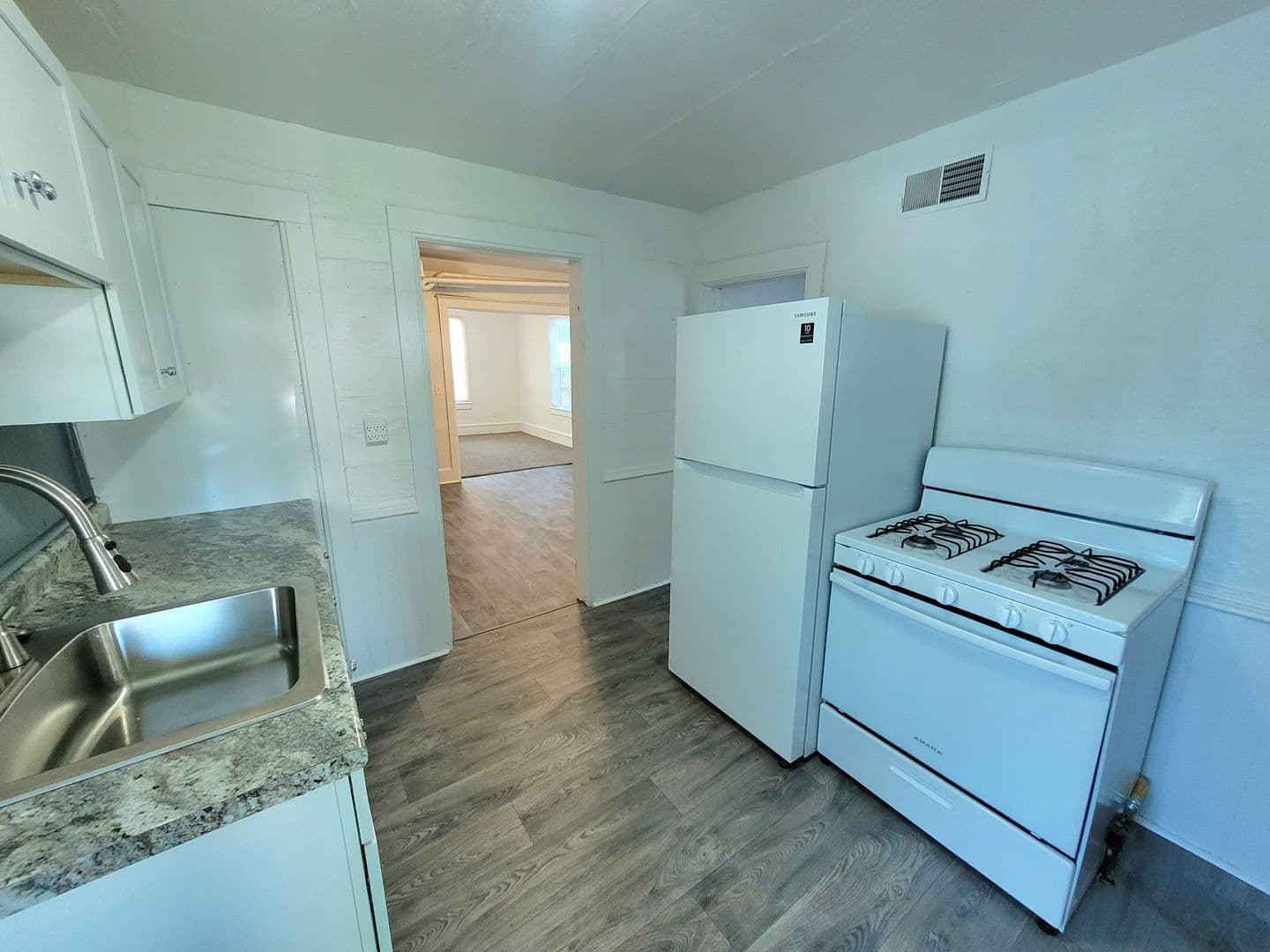La Crosse House: 1617 10th Street South