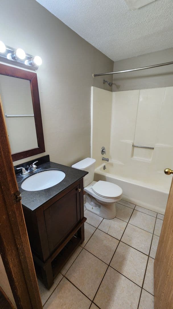 La Crosse Apartment: 1418 10th Street South