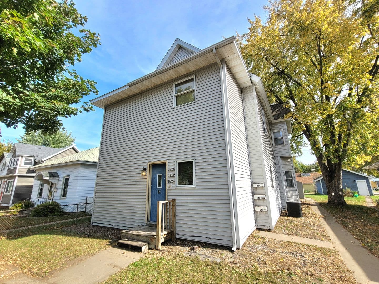 La Crosse Apartment: 1820 Loomis Street