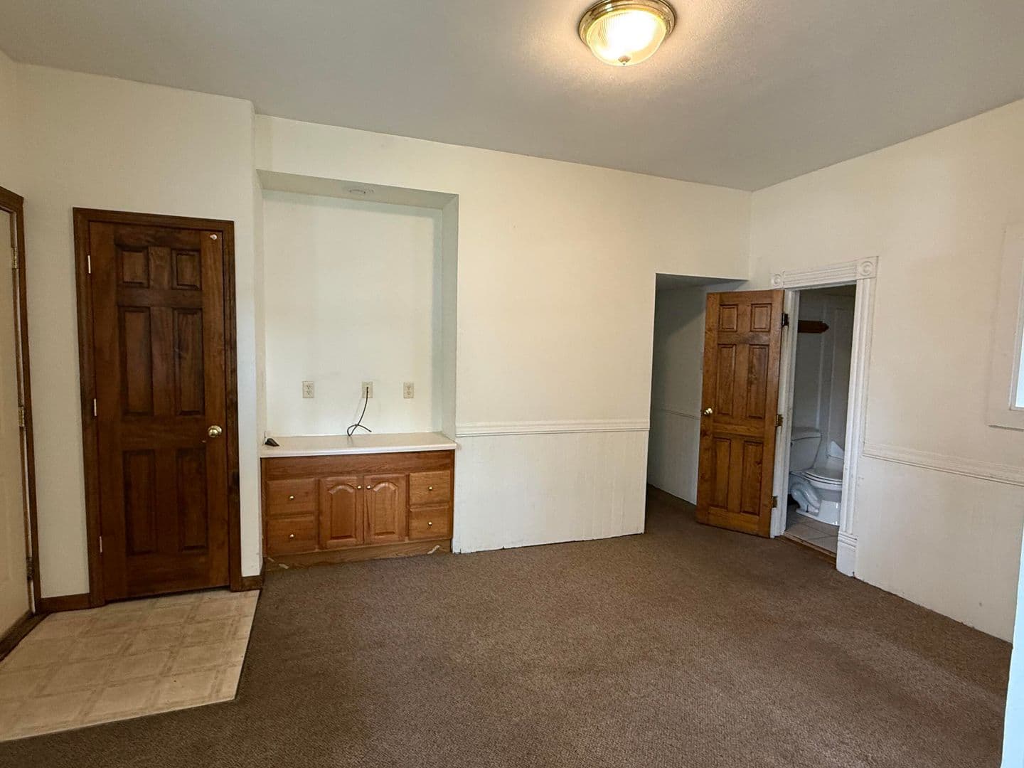 La Crosse Apartment: 823 West Ave. S.