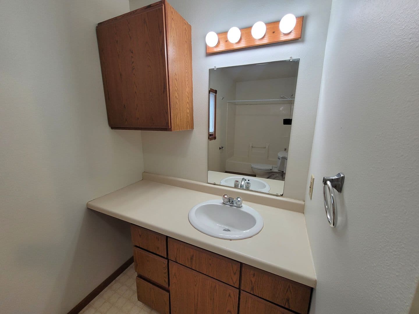 La Crosse Apartment: 1820 Loomis Street