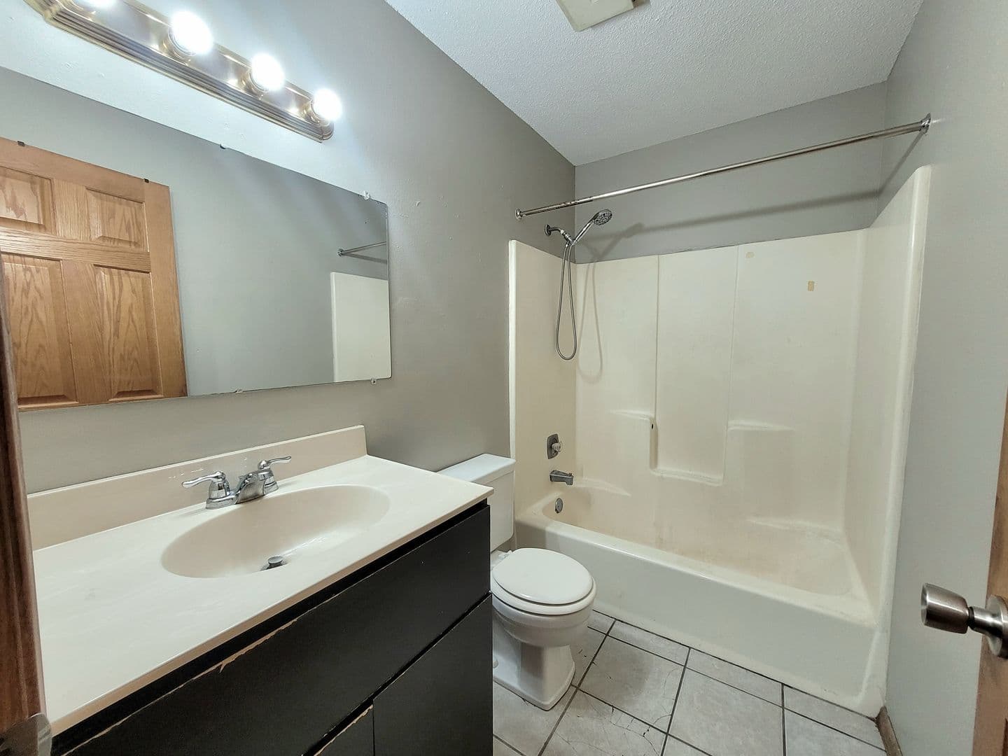 La Crosse Apartment: 1418 10th Street South
