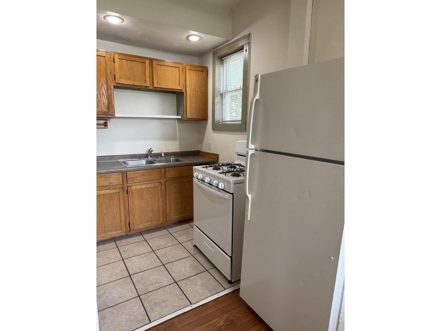 La Crosse Apartment: 823 West Ave. S.