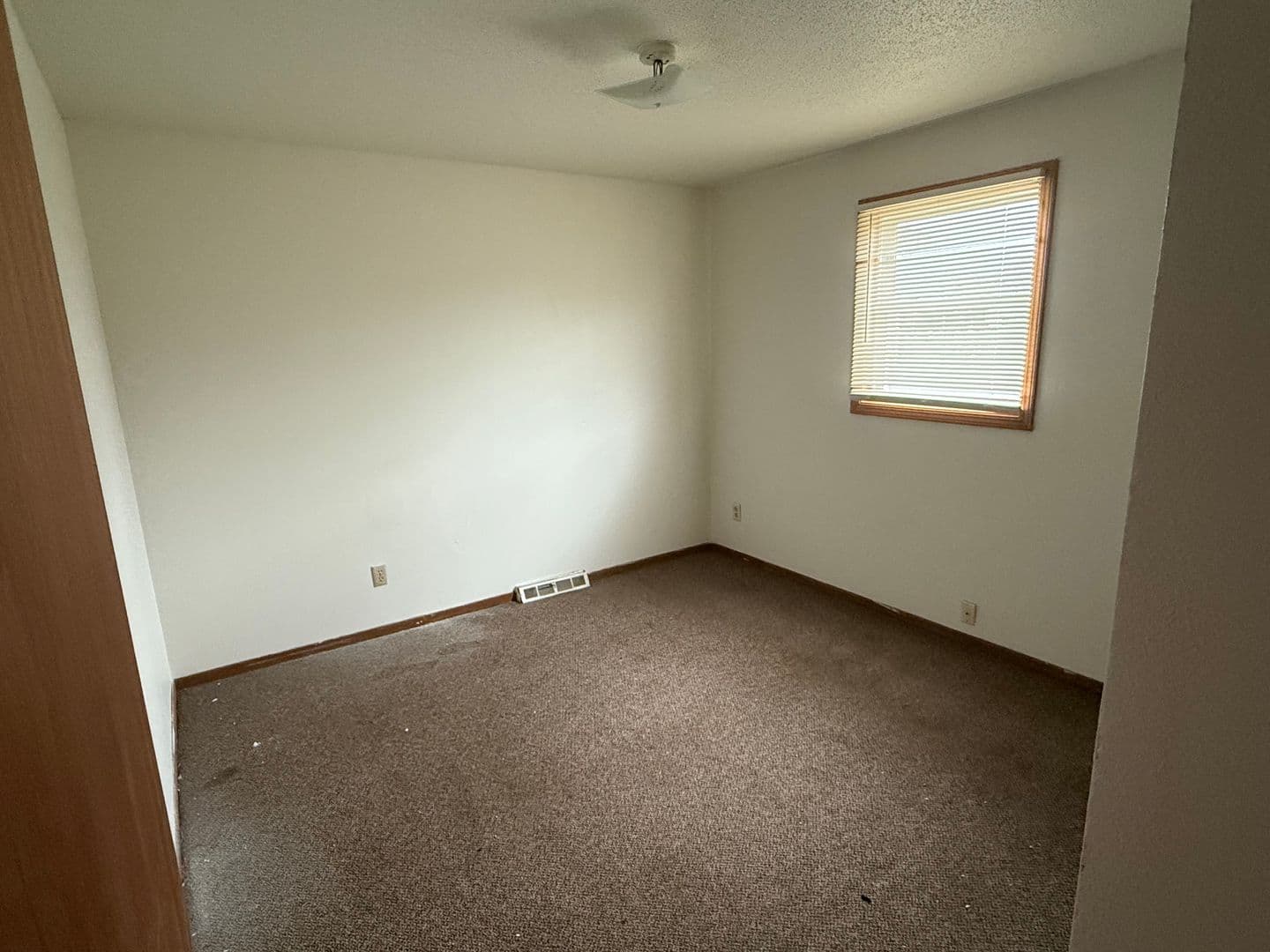 LACROSSE Apartment: 1327 VINE ST