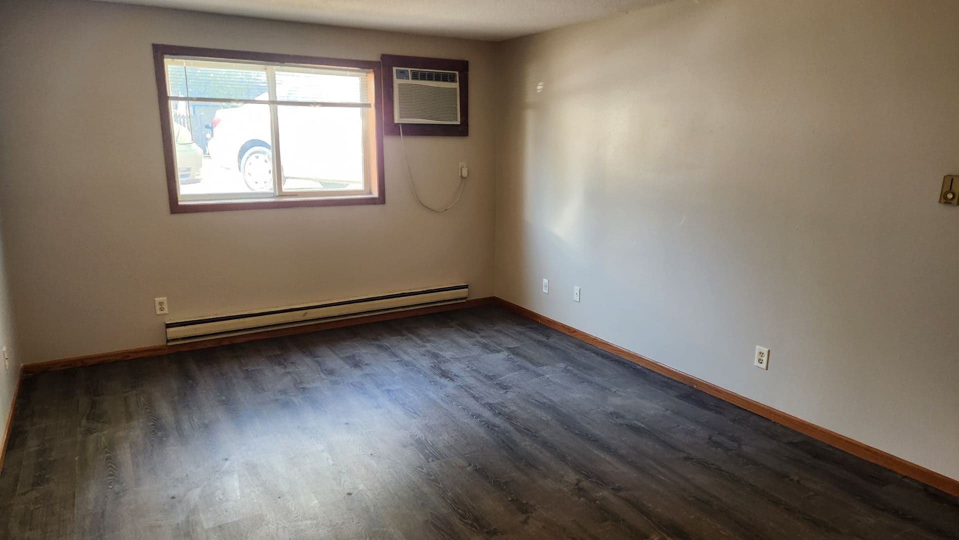 La Crosse Apartment: 1418 10th Street South