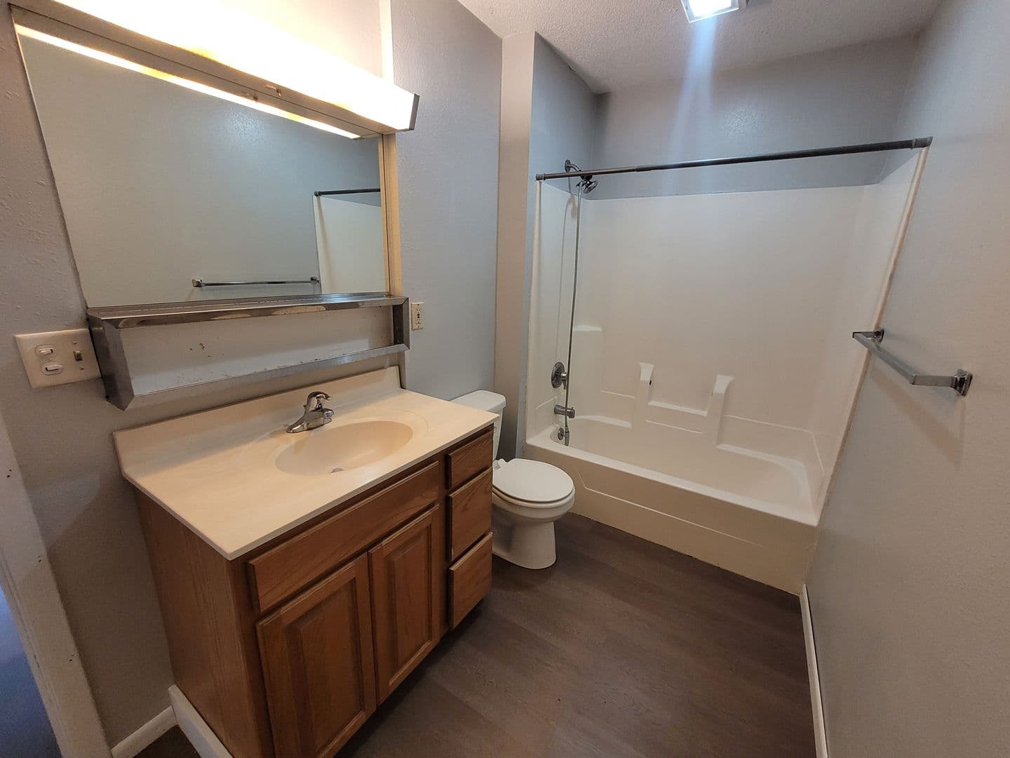 La Crosse Apartment: 821 5th Ave So.