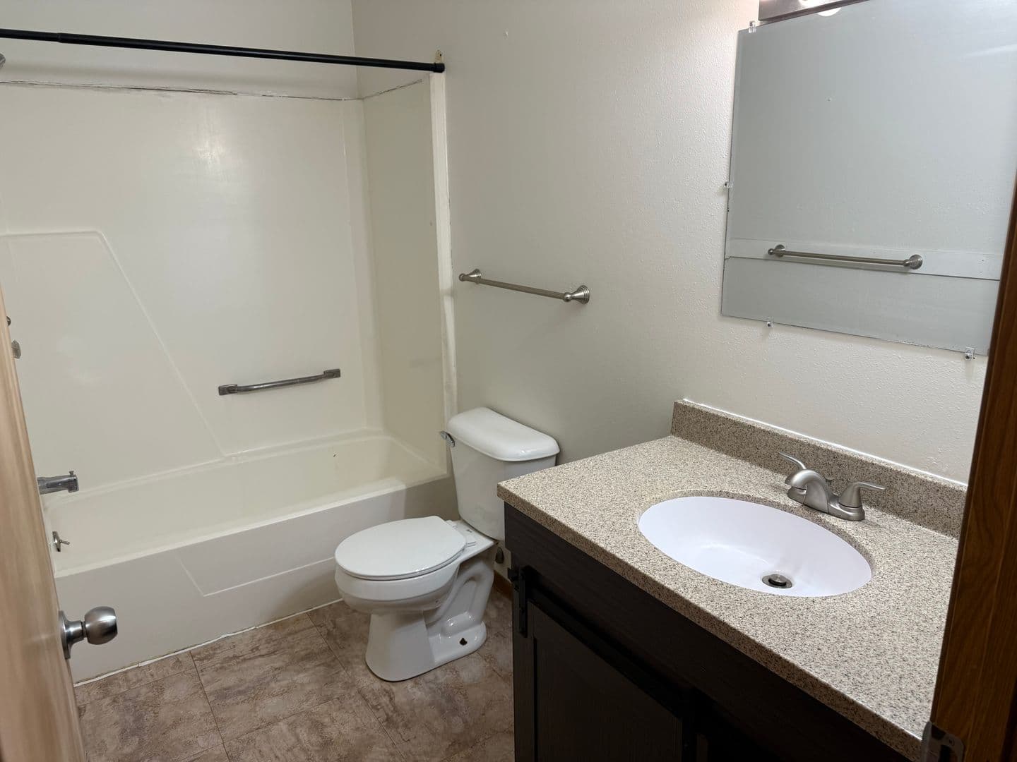 LACROSSE Apartment: 1327 VINE ST