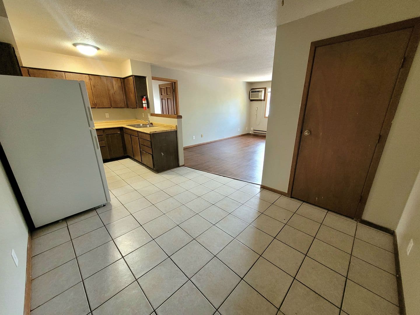 La Crosse Apartment: 1418 10th Street South