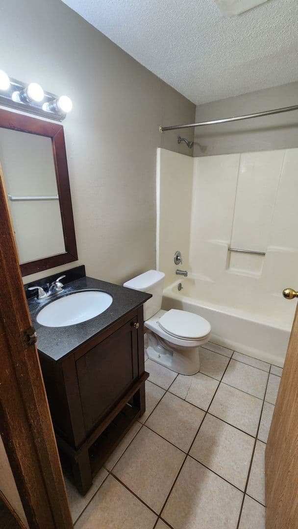La Crosse Apartment: 1418 10th Street South