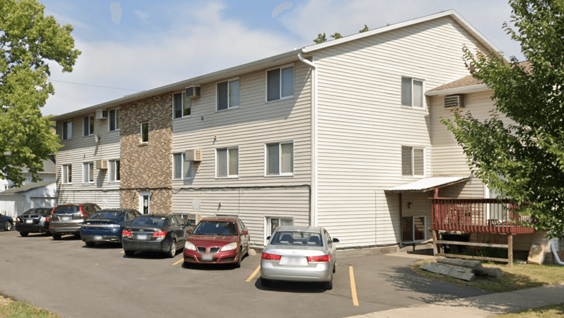 La Crosse Apartment: 1418 10th Street South