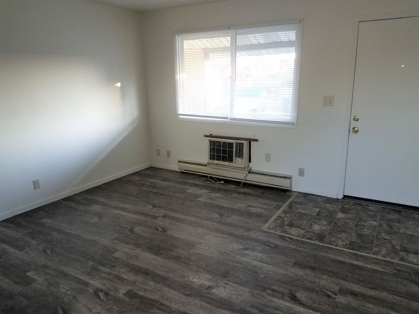 La Crosse Apartment: 1438 Rose Street
