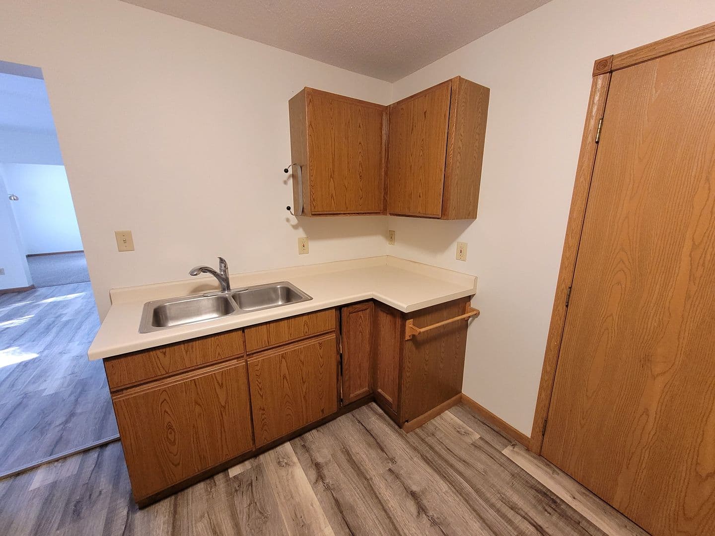 La Crosse Apartment: 1820 Loomis Street