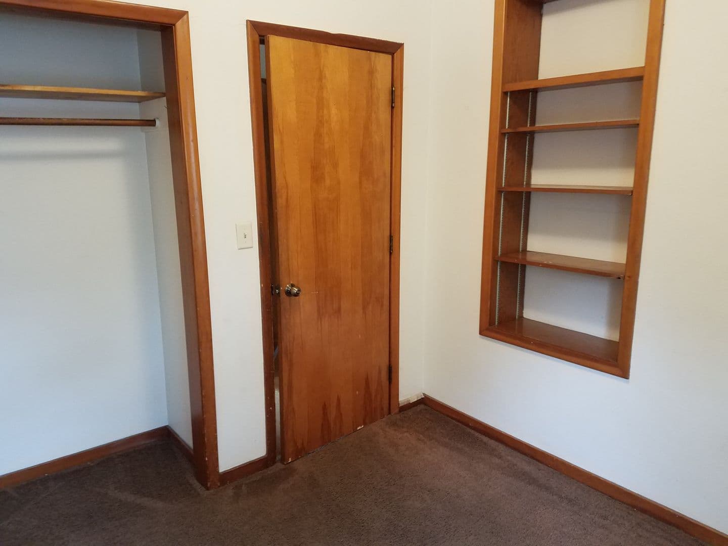LACROSSE Apartment: 1400 Pine Street
