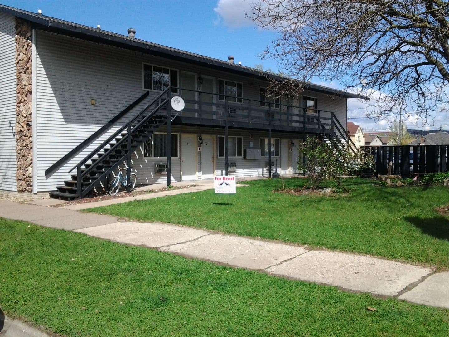 LA CROSSE Apartment: 310 N. 10TH ST.