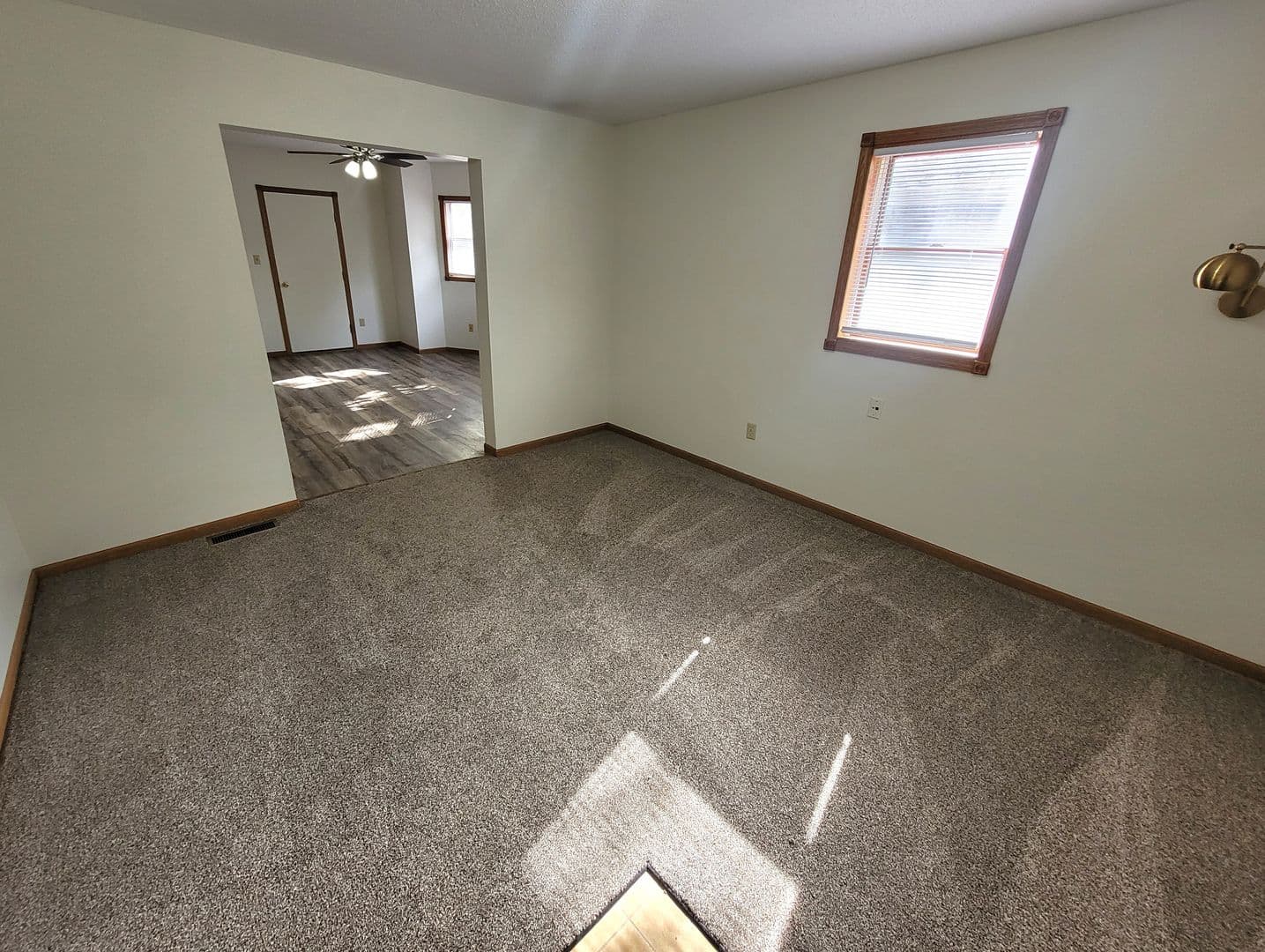 La Crosse Apartment: 1820 Loomis Street