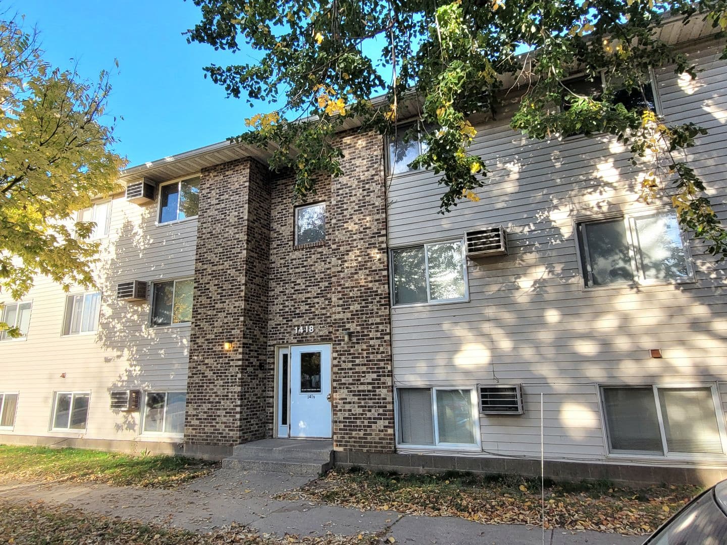 La Crosse Apartment: 1418 10th Street South