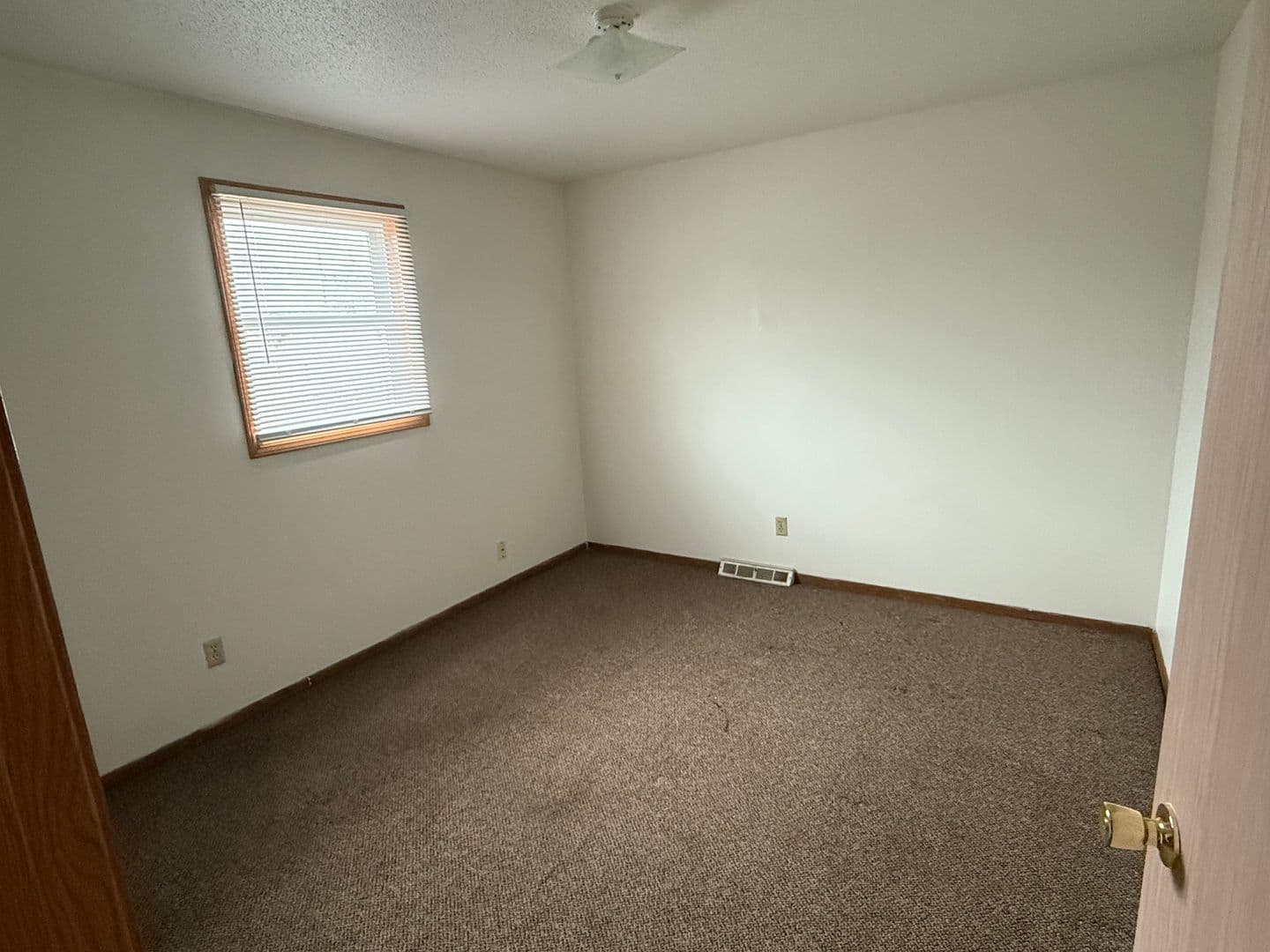 LACROSSE Apartment: 1327 VINE ST