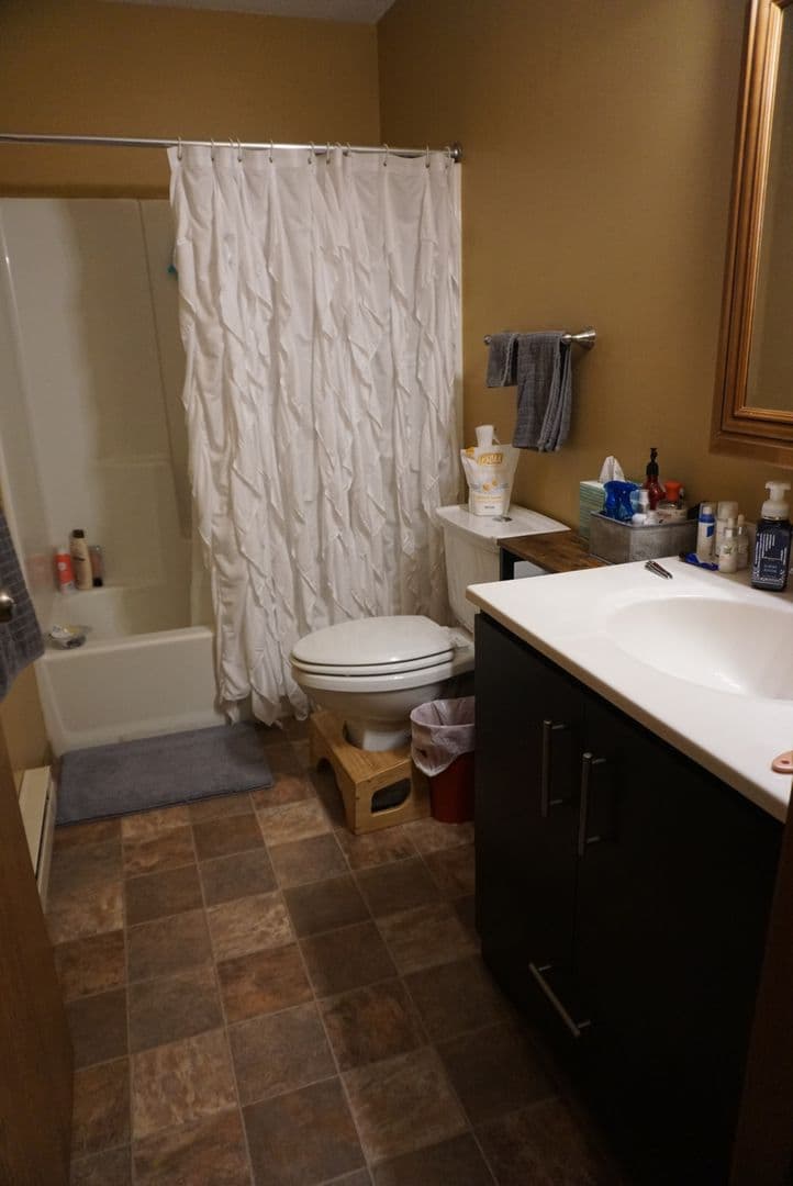 La Crosse Apartment: 1923 Fanell Drive