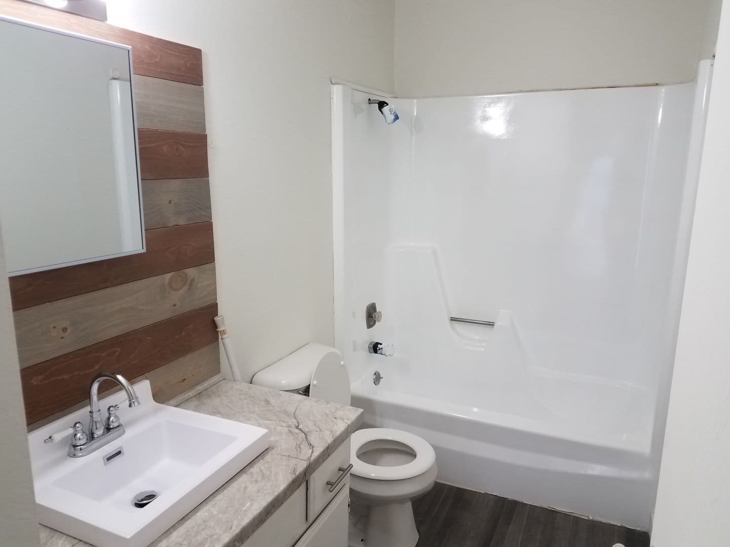 La Crosse Apartment: 1438 Rose Street