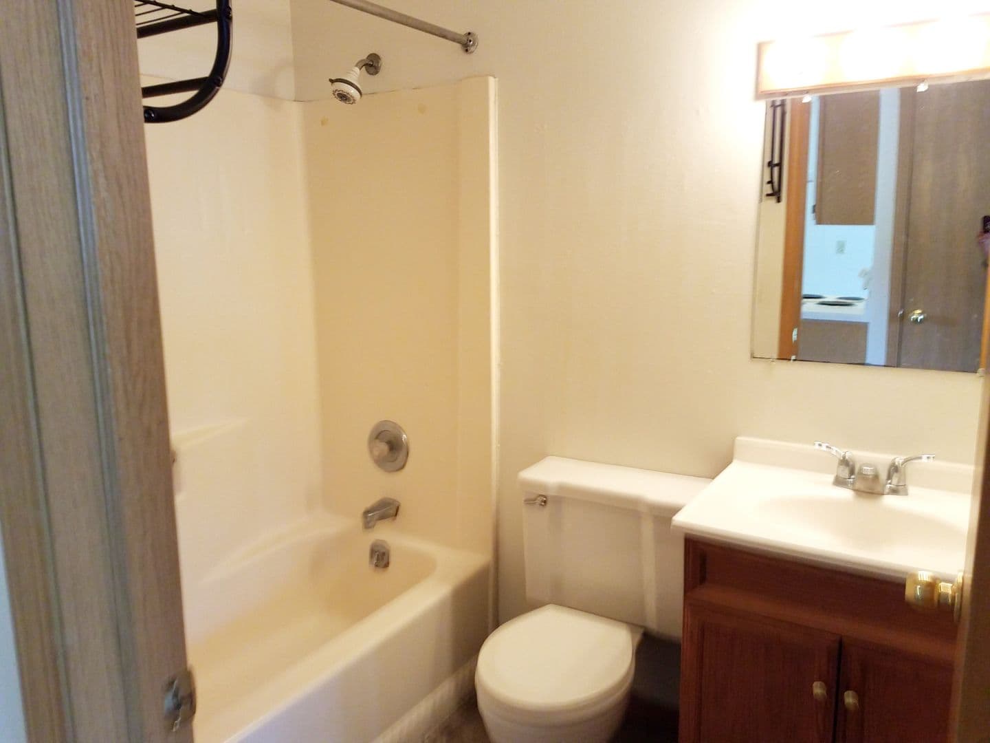 LA CROSSE Apartment: 310 N. 10TH ST.