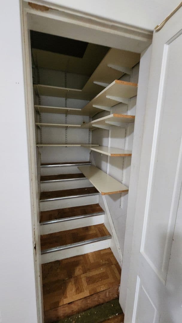 La Crosse Apartment: 1224 Ferry Street