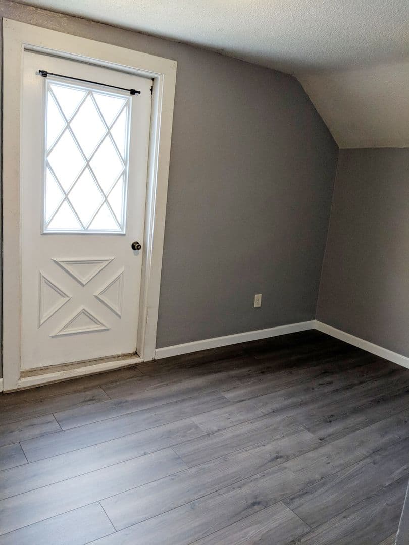 La Crosse Apartment: 726 Ferry St.