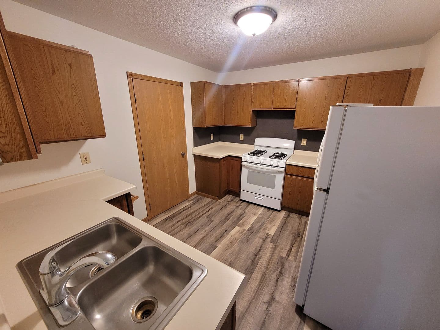 La Crosse Apartment: 1820 Loomis Street