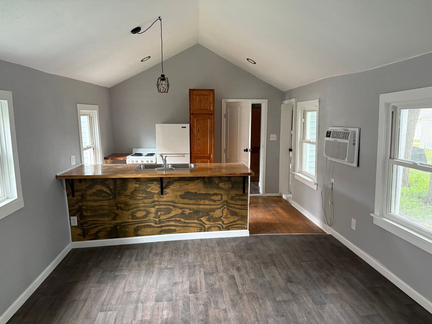 La Crosse House: 2020 20th St. S.