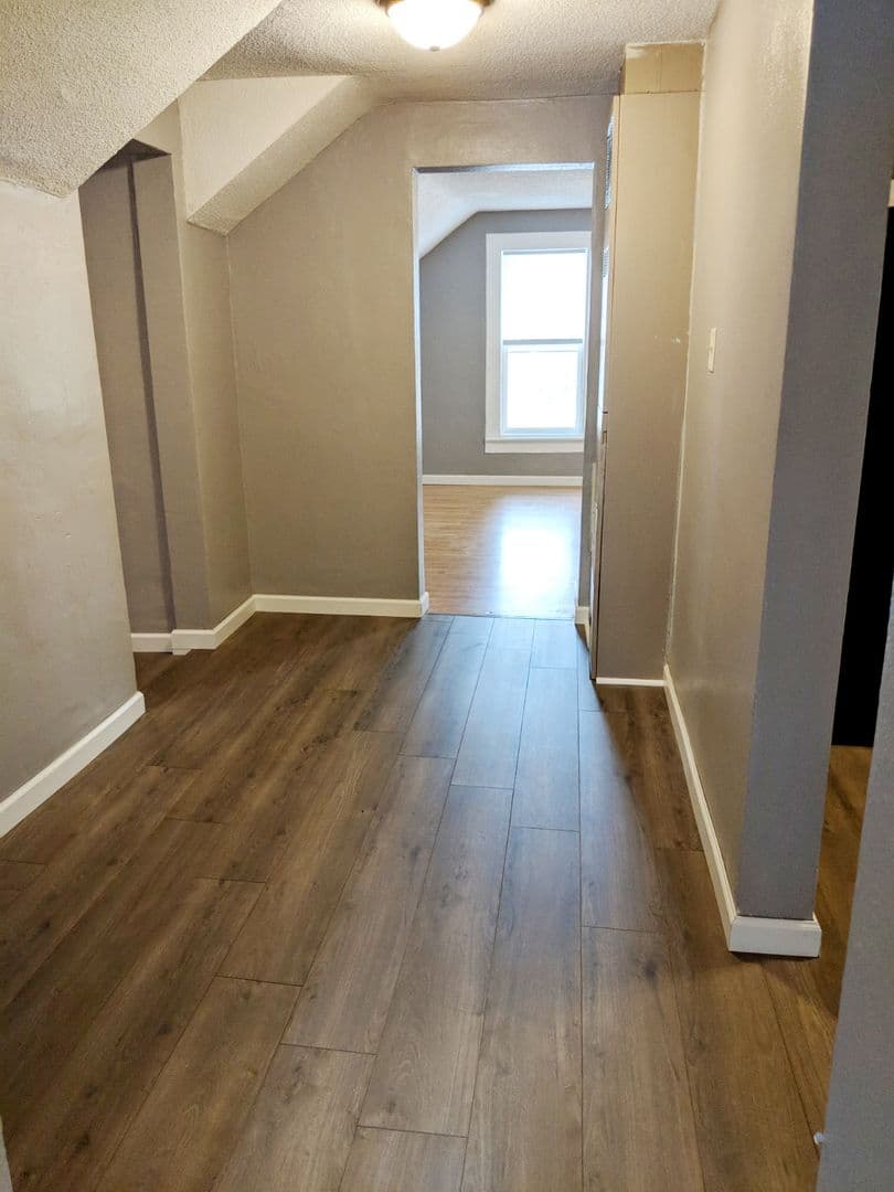 La Crosse Apartment: 726 Ferry St.