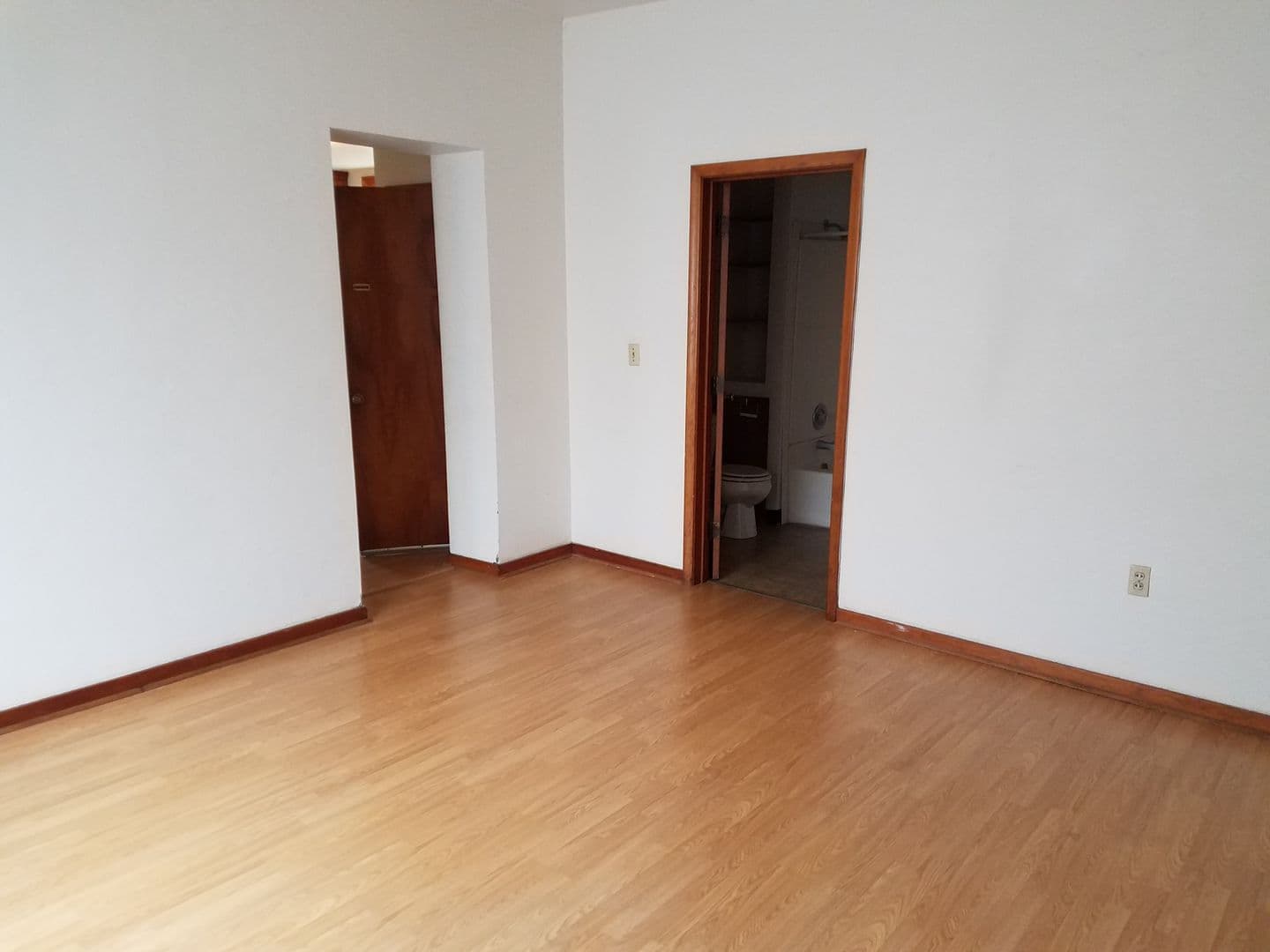 LACROSSE Apartment: 1400 Pine Street