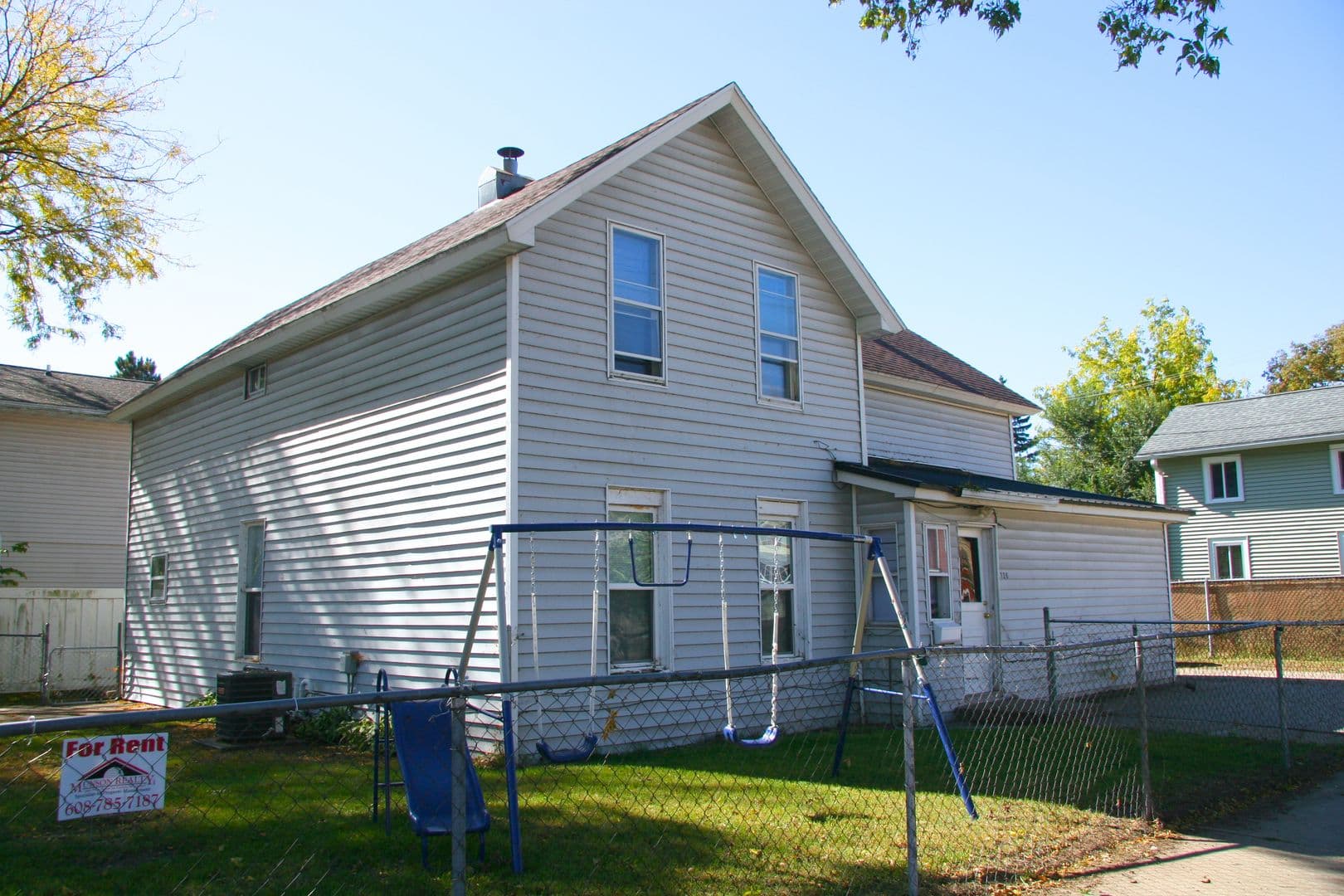 La Crosse Apartment: 726 Ferry St.