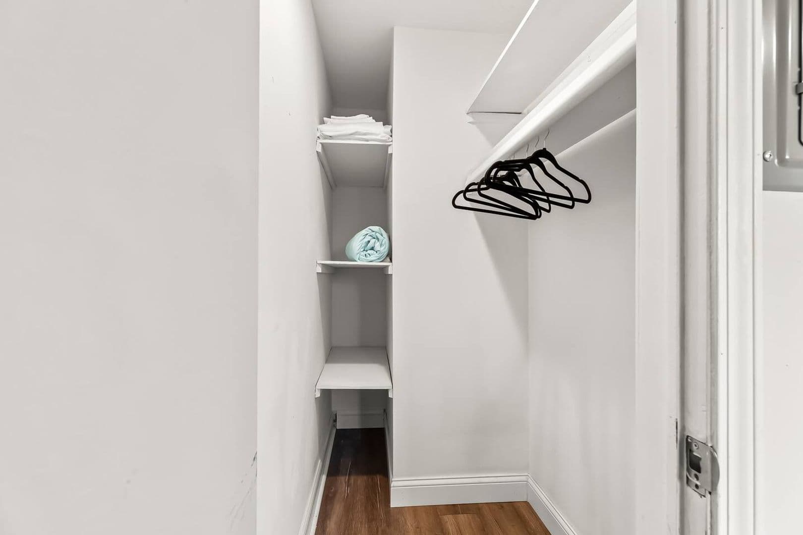 Royal Oak Apartment: 2325 W 13 Mile Rd