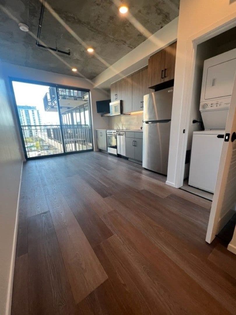 San Diego Apartment: 3067 5th Ave.