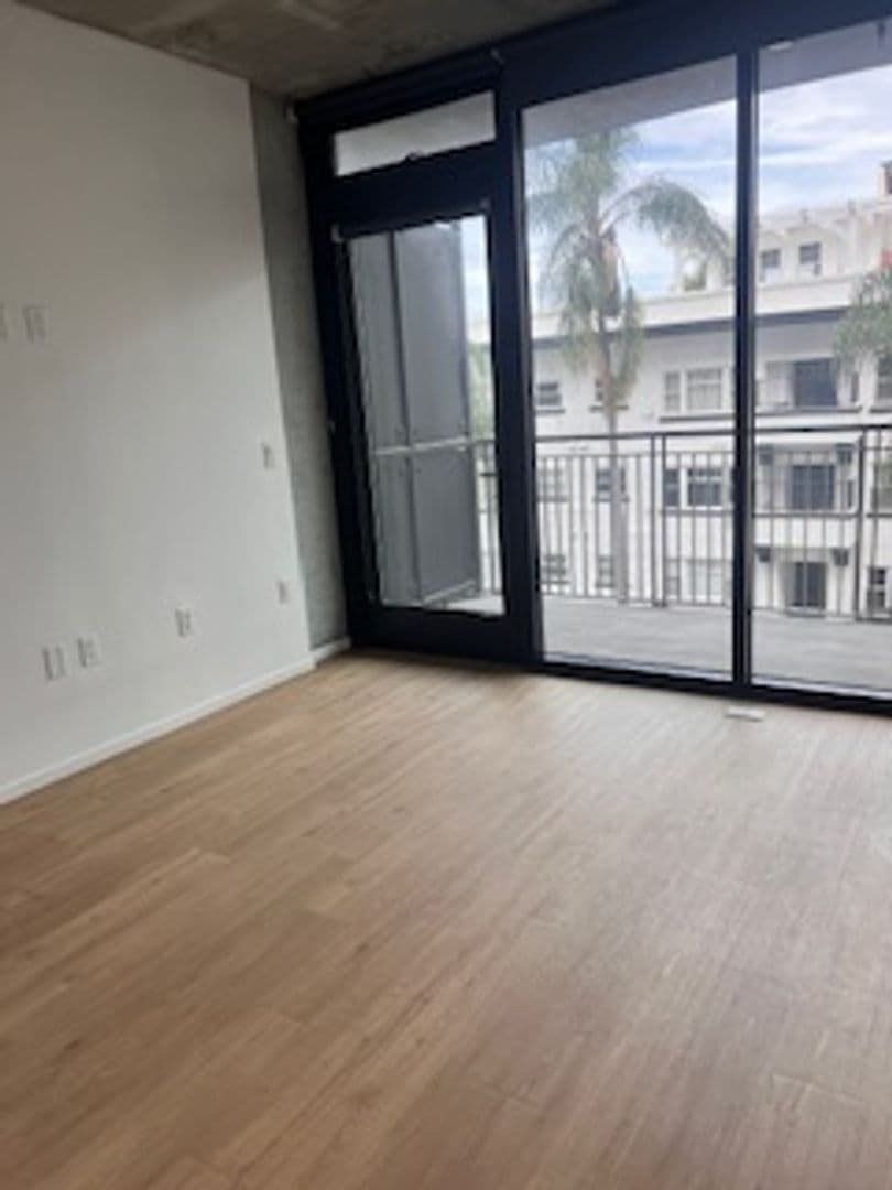 San Diego Apartment: 3067 5th Ave.