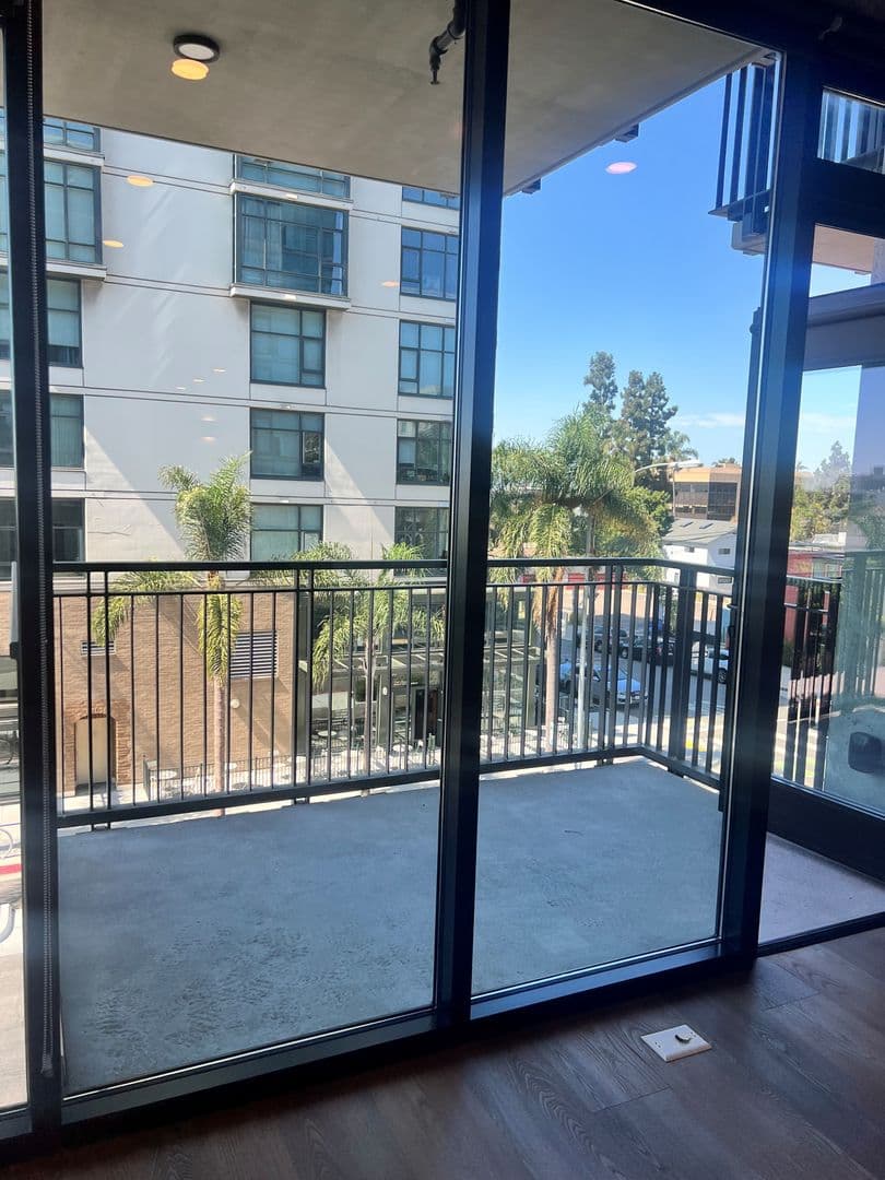 San Diego Apartment: 3067 5th Ave.