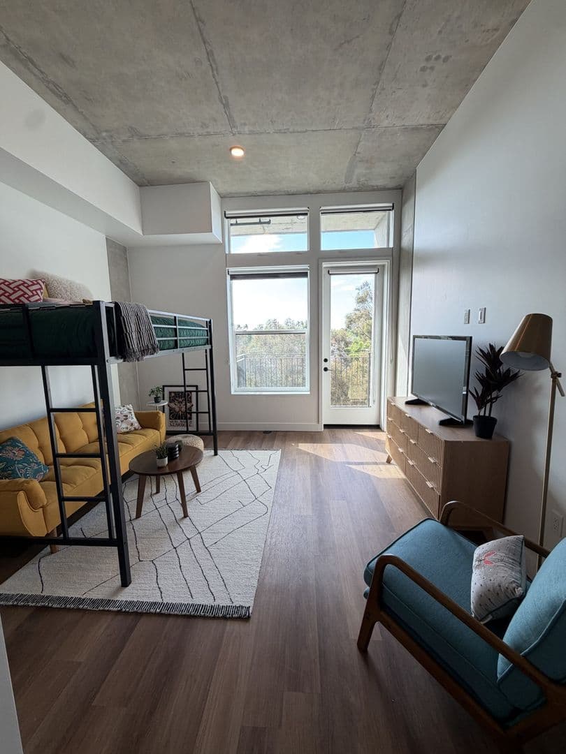San Diego Apartment: 3660 Reynard Way