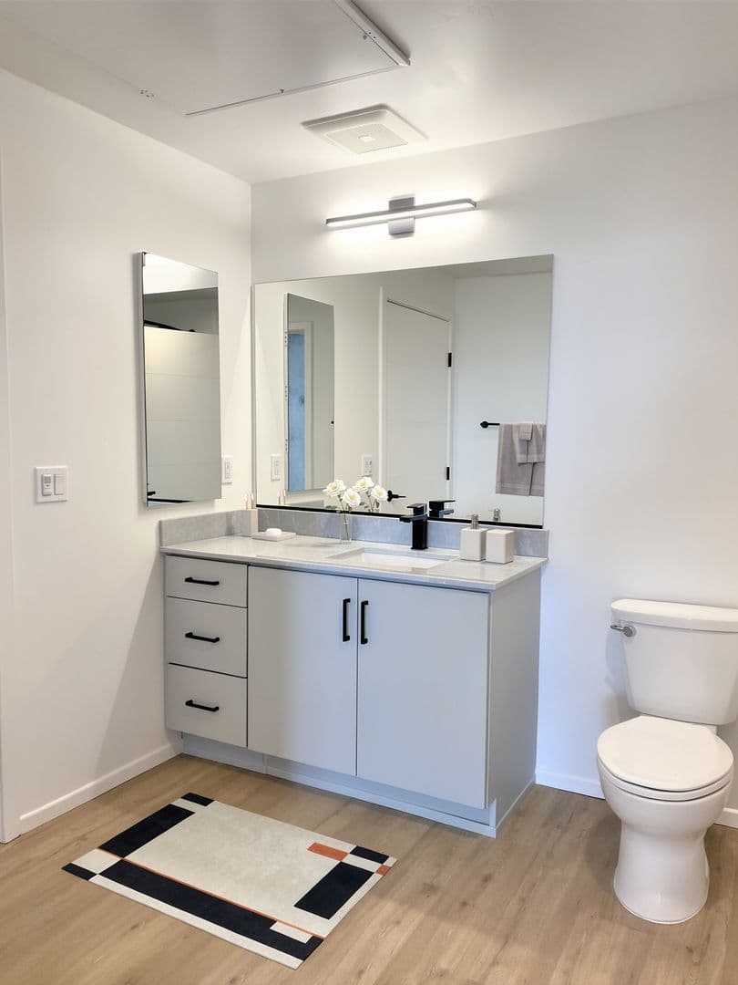 San Diego Apartment: 3067 5th Ave.